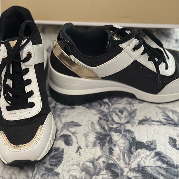 Michael Kors Black, White, with gold accent - Picture 2 of 5